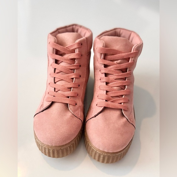NWOT Qupid Dusty Pink Faux Suede Lace Up High Top Sneakers in Size 6 - Picture 10 of 11